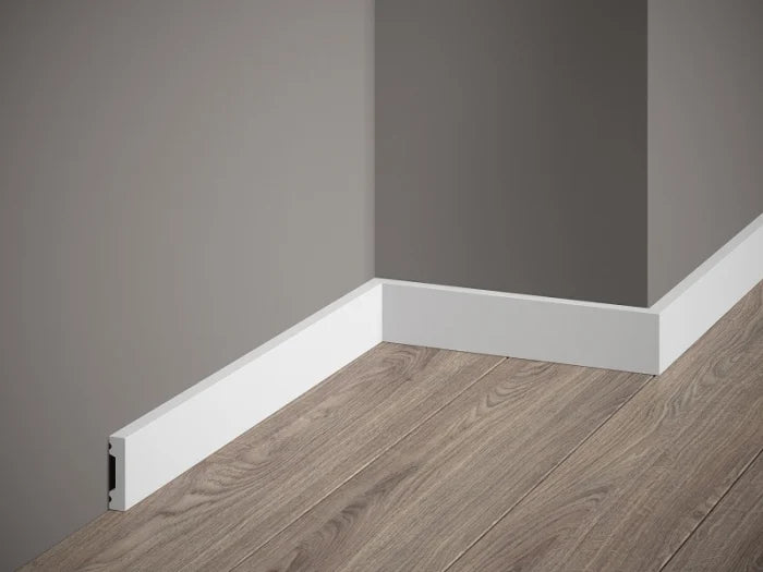 Profil MD011 din polimer rigid, utilizabil ca plintă sau ancadrament, formă dreaptă, alb mat