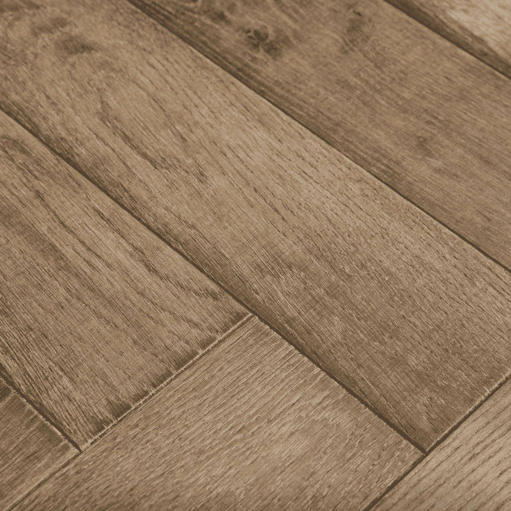 Parchet din stejar multi straificat în format herringbone finisaj uleiat, bizotat 4 laturi în showroom Lilhome din Baia Mare Lilhome.