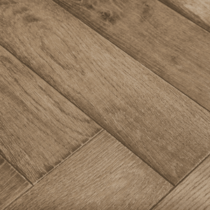 Parchet din stejar multi straificat în format herringbone finisaj uleiat, bizotat 4 laturi în showroom Lilhome din Baia Mare Lilhome.