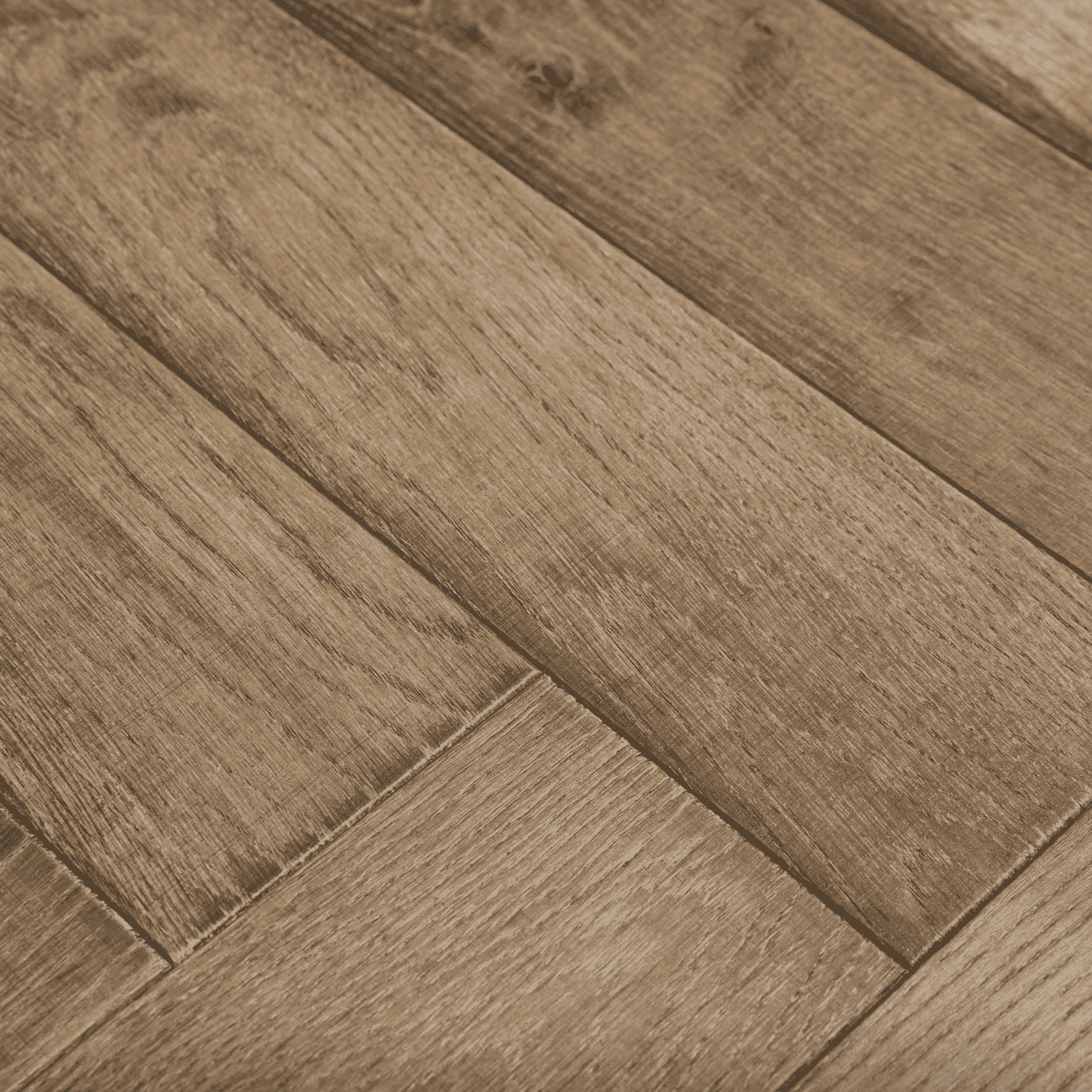 Parchet din stejar multi straificat în format herringbone finisaj uleiat, bizotat 4 laturi în showroom Lilhome din Baia Mare Lilhome.