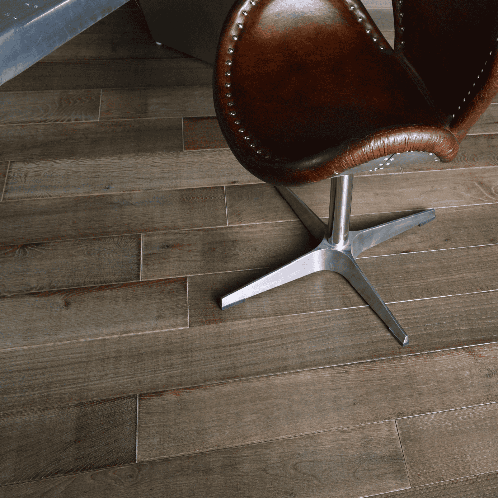 Parchet stratificat in birou culoarea maro pamantiu, stil clasic, sau elite