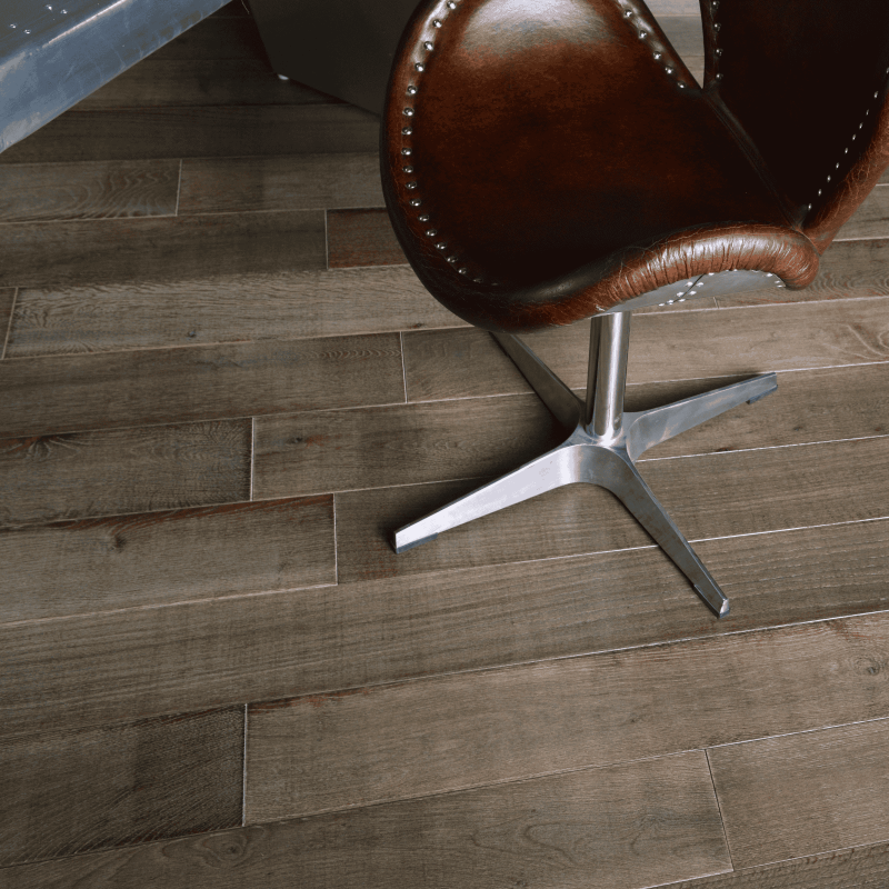 Parchet stratificat in birou culoarea maro pamantiu, stil clasic, sau elit.