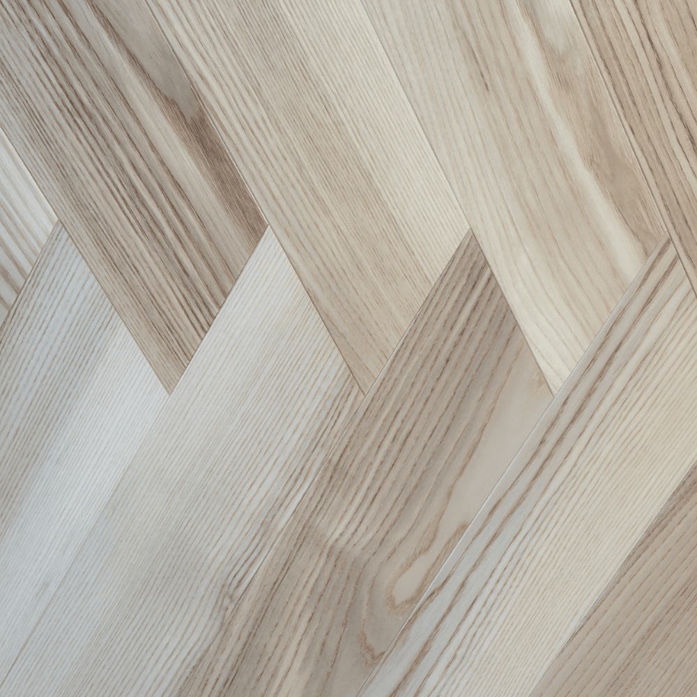 parchet startificat chevron forma speciala culoare deschisa Lilhome
