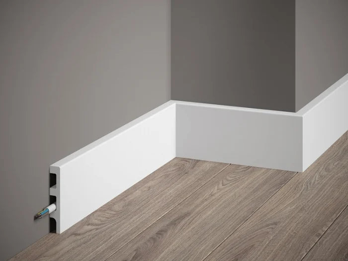 Profil plintă MD014 cu design clasic – fabricat din polimer dur PolyForce®, alb, rezistent la zgârieturi și umiditate n showroom Lilhome