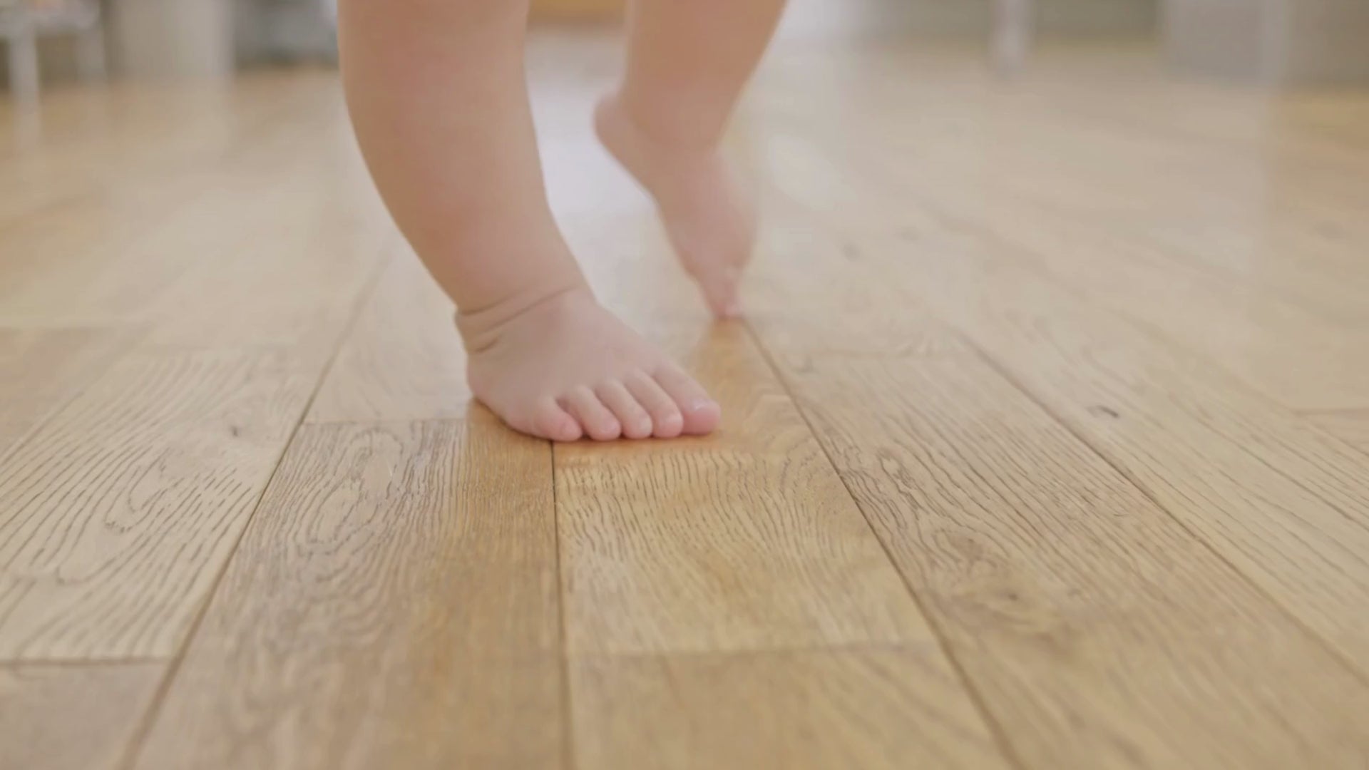 pa;i de copil pe parchet multi stratificat in format plank ]n showroom Lilhome Baia Mare